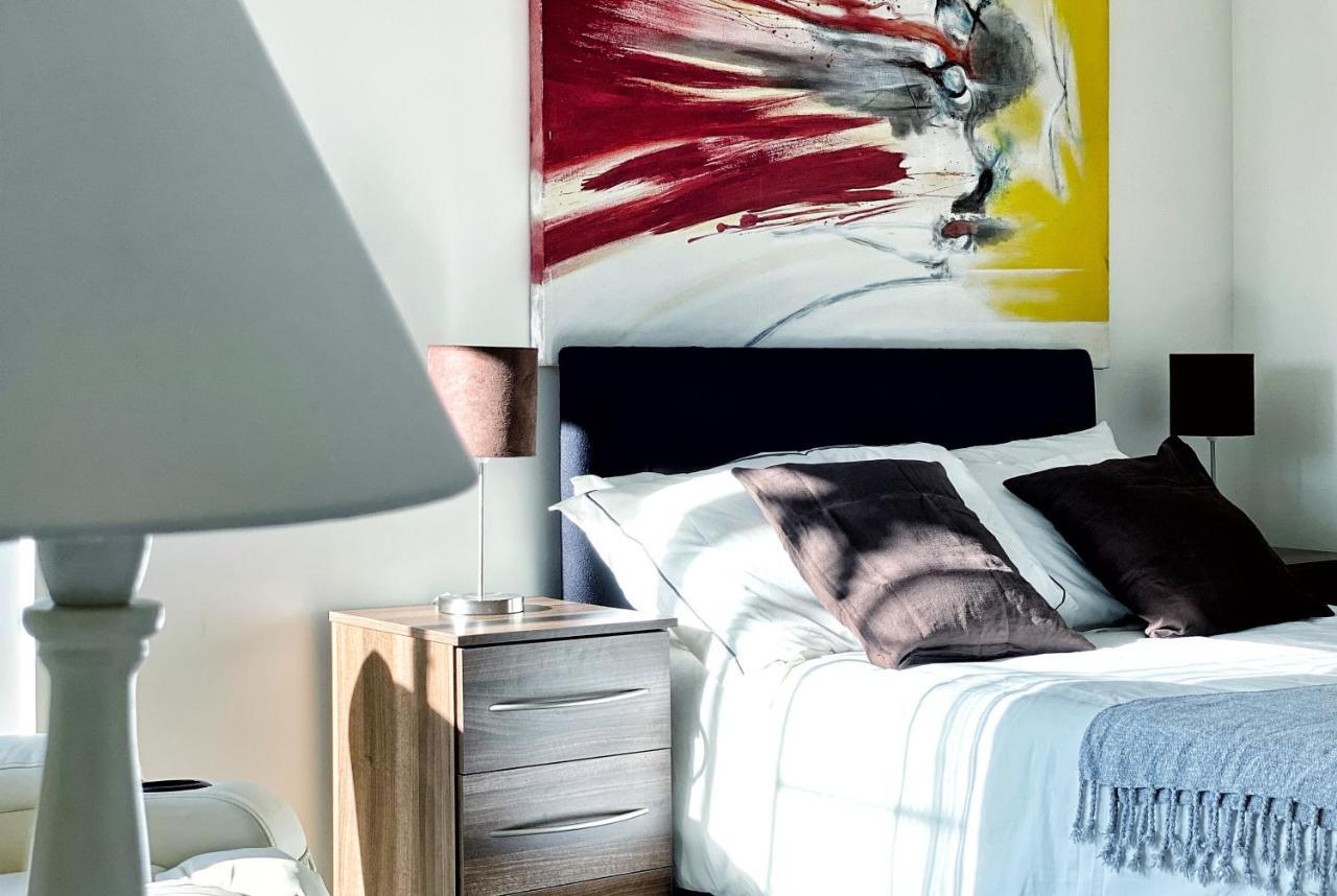 Artistic And Luxurious Apt With Sea View. Beach Side Swansea Bagian luar foto