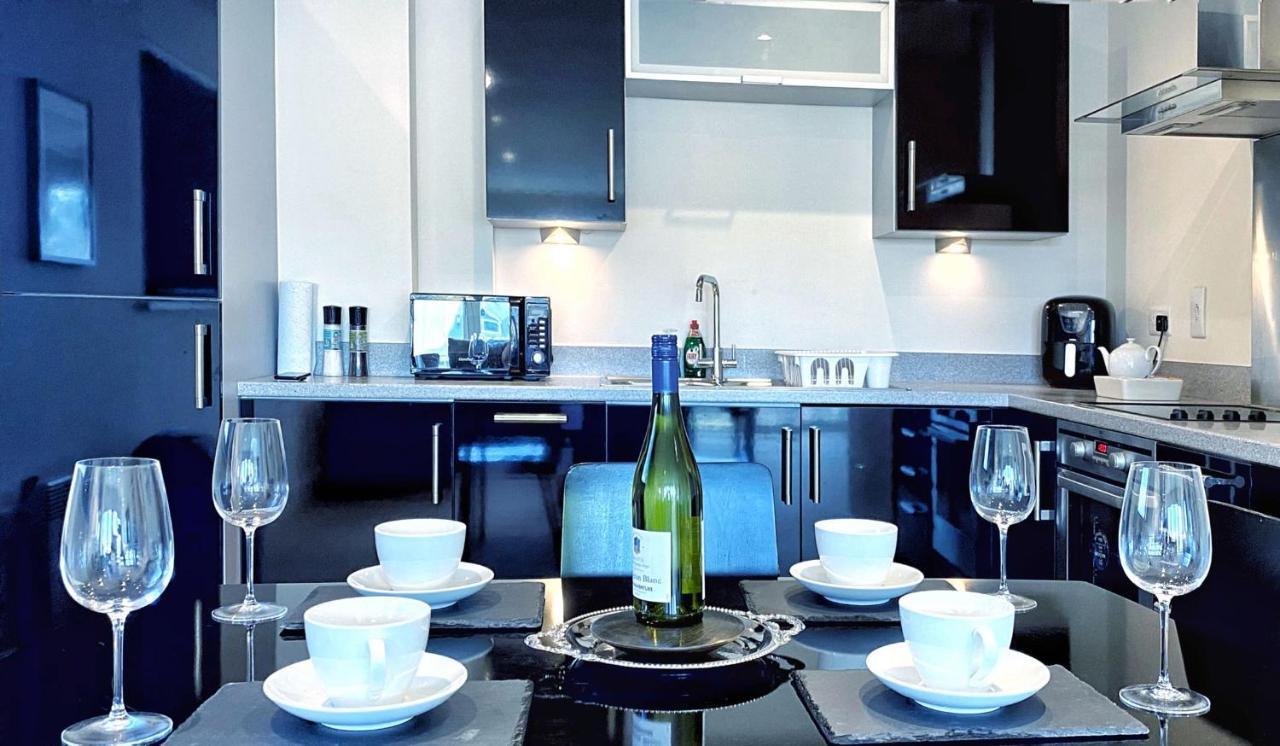Artistic And Luxurious Apt With Sea View. Beach Side Swansea Bagian luar foto
