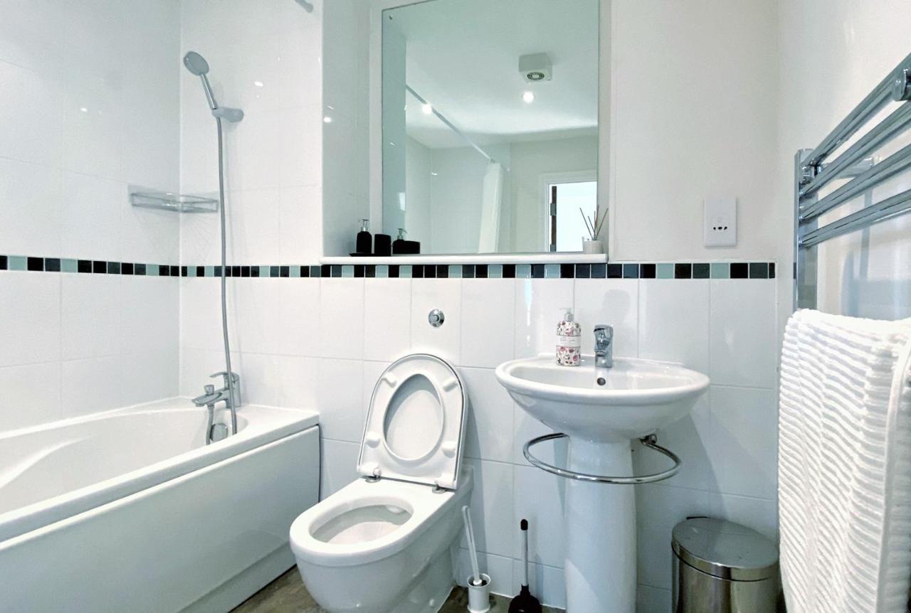 Artistic And Luxurious Apt With Sea View. Beach Side Swansea Bagian luar foto