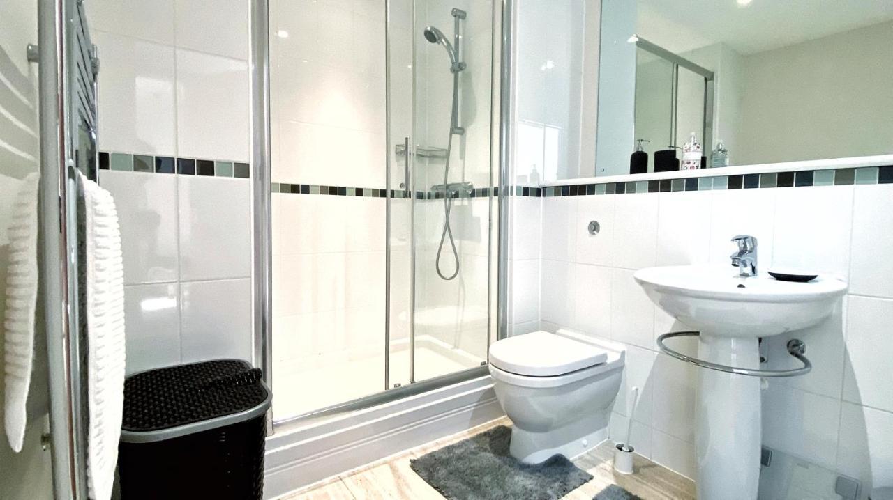 Artistic And Luxurious Apt With Sea View. Beach Side Swansea Bagian luar foto